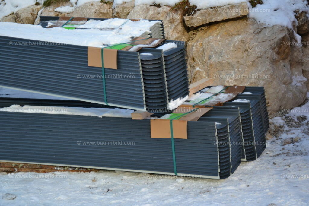bib-lg11-spenglerarbeiten-0103 | Nach LV-Leistungsgruppen sortierte Detailfotos über den Bau eines Hauses. Alle Hausbau-Bilder direkt vom Urheber und Autor der Website Haus-Selber-Bauen.com