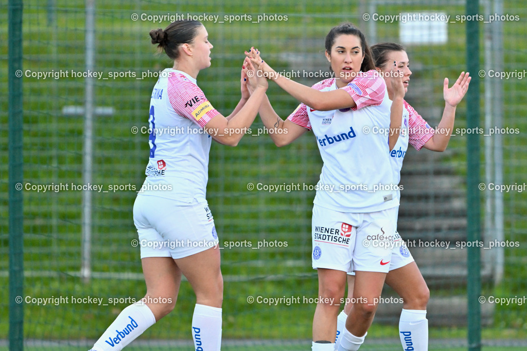 Liwodruck Carinthians Hornets vs. FK Austria Wien Frauen 19.11.2023 | Jubel FK Austria Wien Frauen, #9 Alisa Ziletkina, #20 Dominique Bruinenberg, #24 Yvonne Weilharter