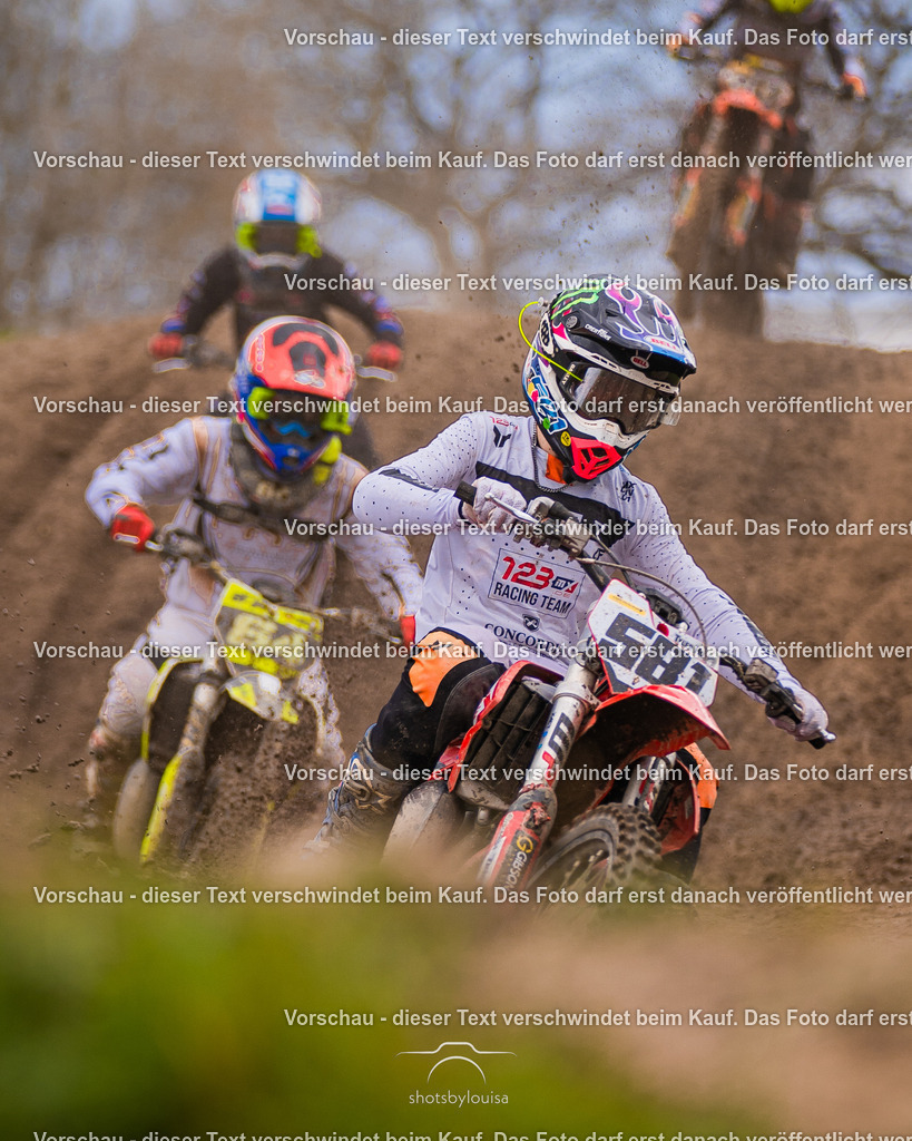 04_13_Bensdorf_85-3342 | Sportfotografin aus Berlin-Brandenburg mit Fokus auf Motocross. Ich halte deine sportliche Leistung und echte Emotionen auf und neben der Strecke professionell fest. Entdecke die Fotos von deinem Rennen und bestelle sie direkt hier im Shop.