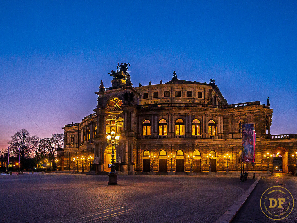 20250410-1.2-9587-M-SeOp-Seite-Wagen | Geschenke, Wandbilder und Accessoires mit Motiven aus Dresden und anderen schönen Orten zur Verschönerung Deines zu Hauses und zum verschenken gewünscht? Wähle Deine Lieblingsbild auf dem Produkt Deiner Wahl. 
