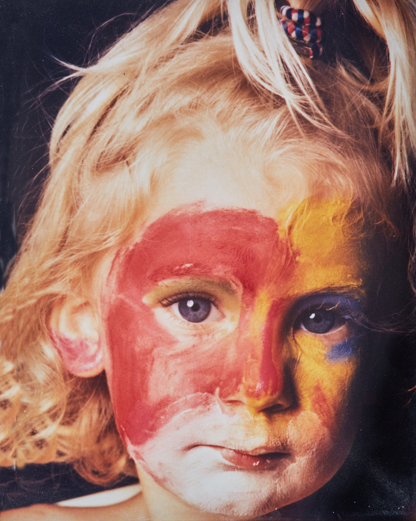 012art_Bee-Braxm_0899 | Werk aus  dem Jahr 1994   Nach einer Aktion im Ritterhausmuseum Offenburg. Kunstmaler Rainer Braxmaier und Modefotograf Wilfried Beege.