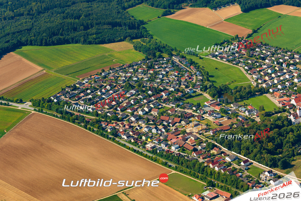 Luftaufnahme von Alteglofsheim - Die Luftaufnahme wurde 2025 vom UL-Flugzeug heraus erstellt ( keine Drohne ) - Hochauflösende Luftaufnahme - für professionelle Ausdrucke geeignet. Die Geschenkidee !Mit Lizenz und Bildrechte bestellbar