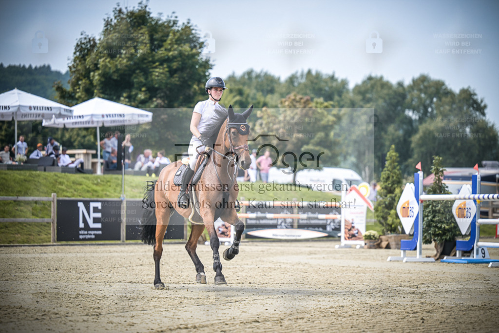 DOS_0027 | Entdecke hochwertige Reitturnierfotos von Foto Oger. Professionell, emotional und authentisch – jetzt Lieblingsmomente im Shop bestellen. - Realisiert mit Pictrs.com