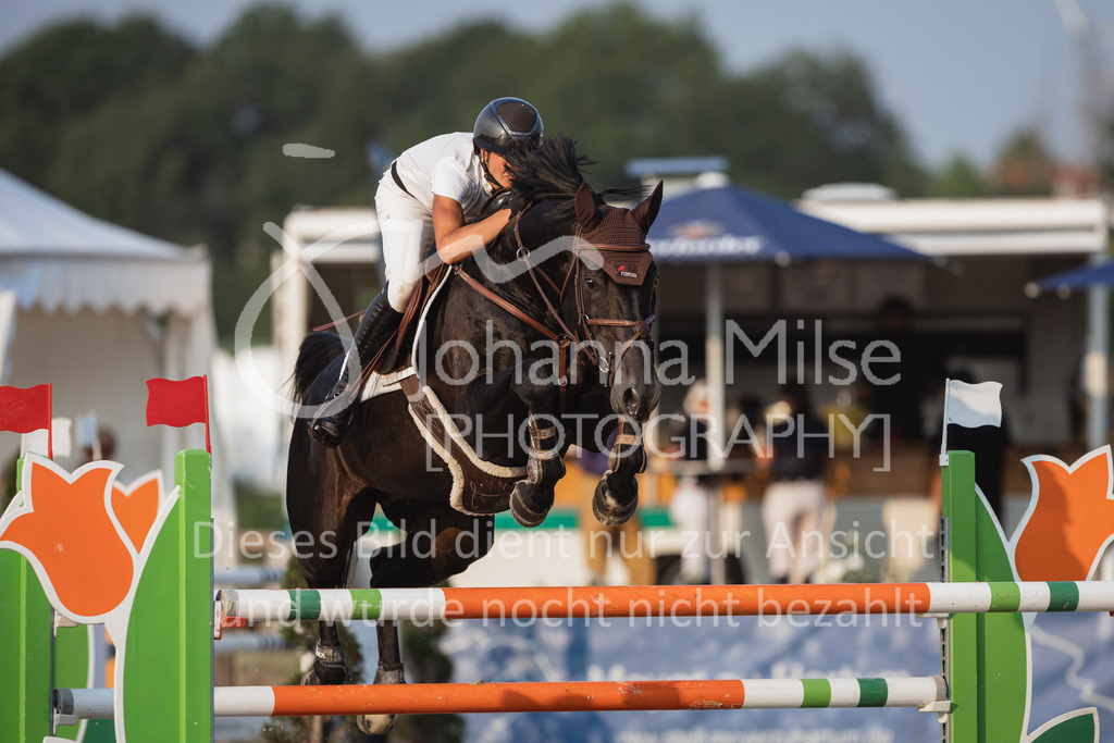 230624_PfSpTa_GroßerPreis-297 | Deine schönsten Turniermomente als professionelle Fotos! Entdecke hochwertige Pferdesport-Fotografie im Online-Shop. Jetzt Fotos finden & bestellen!