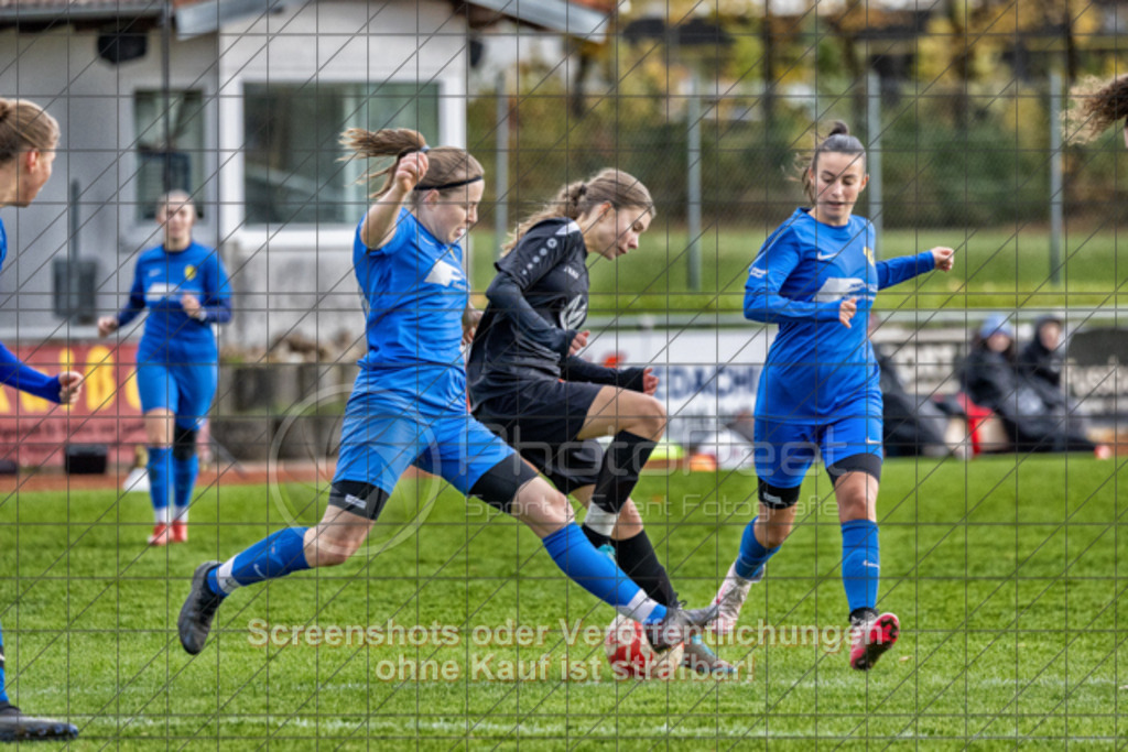 20251026_144147_0255-Bearbeitet-Bearbeitet | Charlyne Szenk (1.FC Donzdorf #19),1.FC Donzdorf (schwarz) vs. TSV Frommern (blau), Fussball, Frauen-Verbandsliga Württemberg, 07. Spieltag, Saison 2025/2026, Rasenplatz Lautertal Stadion, Süßener Straße 16, 73072 Donzdorf, 26.10.2025 - 13:00 Uhr,Foto: PhotoPeet-Sportfotografie/Peter Harich