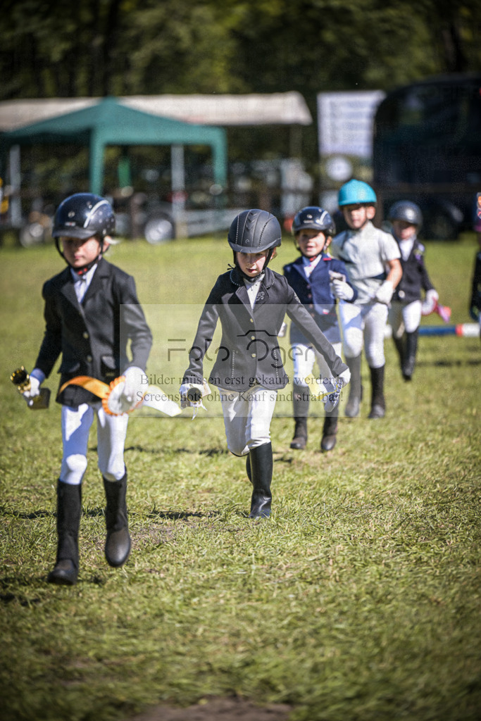 DOS_0609 | Entdecke hochwertige Reitturnierfotos von Foto Oger. Professionell, emotional und authentisch – jetzt Lieblingsmomente im Shop bestellen.Deutschlandweite Turnierfotografie. - Realisiert mit Pictrs.com