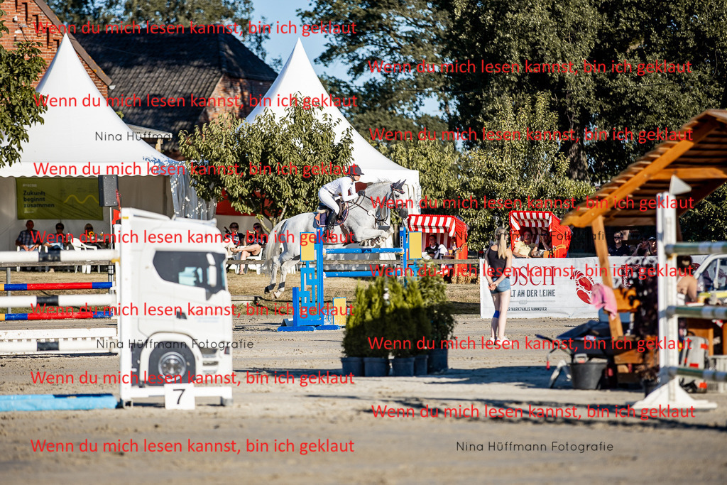 BK1A8397 | Turnierbilder Turnierfotos Nina Hüffmann Turnierfotografie Pferdefotografie Tierzeichnung Haustierzeichnung Pferdezeichnung Hundezeichnung Videograf  - Realisiert mit Pictrs.com