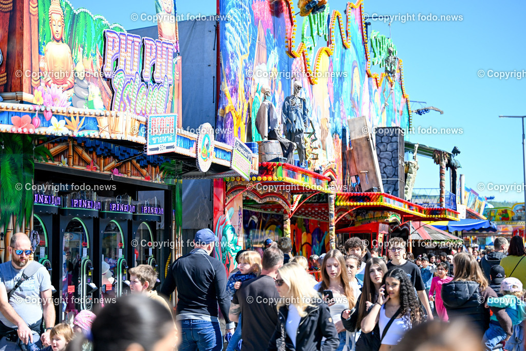 Urfahraner Jahrmarkt 2024_ Fruehjahr_ 27.04.2024-14 | 27.04.2024, Linz, AUT, Urfahraner Jahrmarkt 2024 Fruehjahr, im Bild Festakt, Bierzelt, Fahrgeschaeft, Ausstellung, Standler, Tradition, Riesenrad, Halle, Autodrom, Ringelspiel, Karrussel, Fahrgeschaefte, Breakdance, Menschen, Besucher, Suessigkeiten