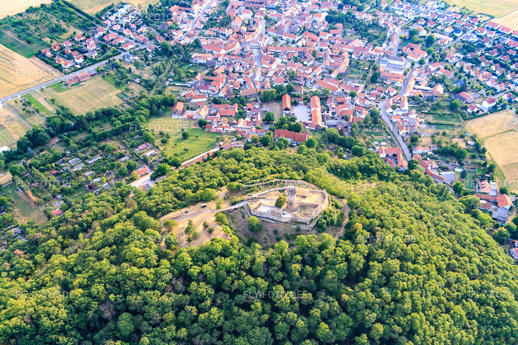 Burgruine Mühlburg http://www.drei-gleichen.de/ | Luftbild: Burgruine Mühlburg http://www.drei-gleichen.de/ im Ortsteil Mühlberg in Drei Gleichen im Bundesland Thüringen in Deutschland. Foto: IMG_116086.jpg vom 10.07.2019 durch Werner Riehm/FLY-FOTO.de - Realisiert mit Pictrs.com