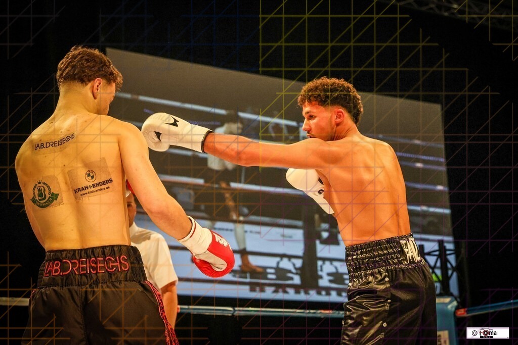 BoB 2026 Arnold vs. Faiz-21 | professionelle Sport- und Eventfotografie von Tomafocus – dynamische Bilder, emotionale Momente und hochwertige Aufnahmen für jeden Anlass. - Realisiert mit Pictrs.com