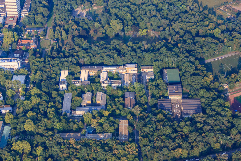 Luftbild: KIT Engler-Bunte-Institut (EBI) und Hochschulsport KIT Halle 1 und Schwimmhalle im Ortsteil Innenstadt-Ost in Karlsruhe im Bundesland Baden-Württemberg in Deutschland. Foto: IMG_52888.jpg vom 05.09.2012 durch Werner Riehm/FLY-FOTO.deWWW.EBI.KIT.EDU