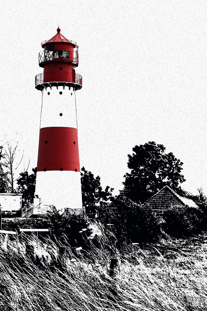 Photoart: Rot weißer Leuchtturm in Falshöft | Dieses Wandbild im Hochformat zeigt die künstlerische Darstellung des rot weißen Leuchtturms in Falshöft. Die Idee im Rahmen der Bilderstellung war es, den Leuchtturm in den Mittelpunkt zu stellen und zwar nicht  von der Position im Bild, sondern von der Farbgestaltung. Daher wurde die Umgebung in schwarz weiß gehalten und der Himmel in ein helles gekörntes grau. Durch die reduzierten Farben im Hintergrund kommt der Leuchtturm mit seinem schönen hellen Rotton besser zur Geltung. Zudem strahlt das Bild durch den geringen Farbumfang eine besondere Ruhe aus, die Sie sich mit diesem Bild an Ihre Wände holen können.  - Realized with Pictrs.com
