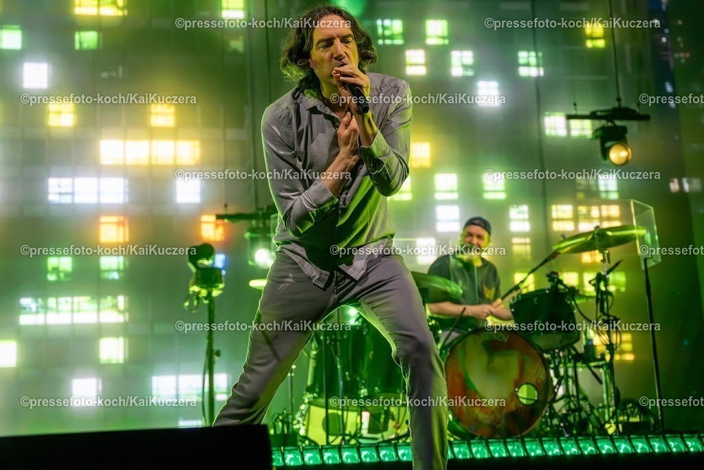 KKU07022501026 | 07.02.2025, xkkux, Düsseldorf, Die Band Snow Patrol performt bei ihrer Deutschlandtour in der Mitsubishi Electric HALLE. Im Bild Gary Lightbody