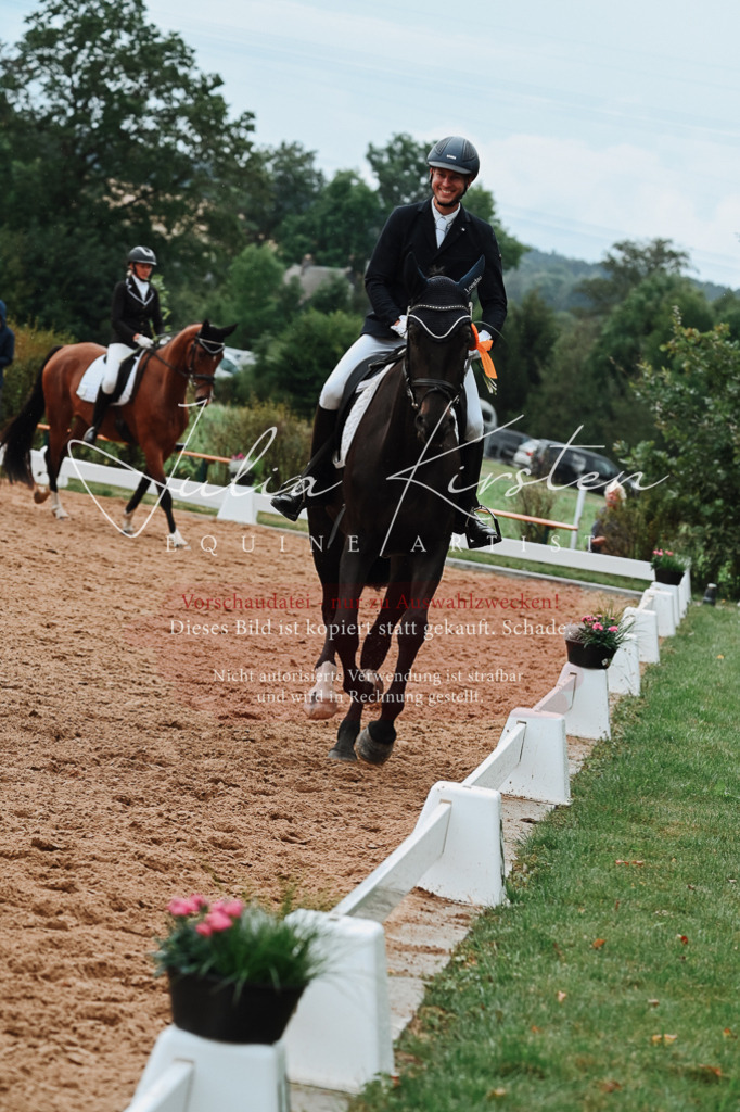 DSC_7281 | Pferde- und Turnierfotografie in Westsachsen. Pferdeportraits, Auftragszeichnungen und intuitive Kunst.