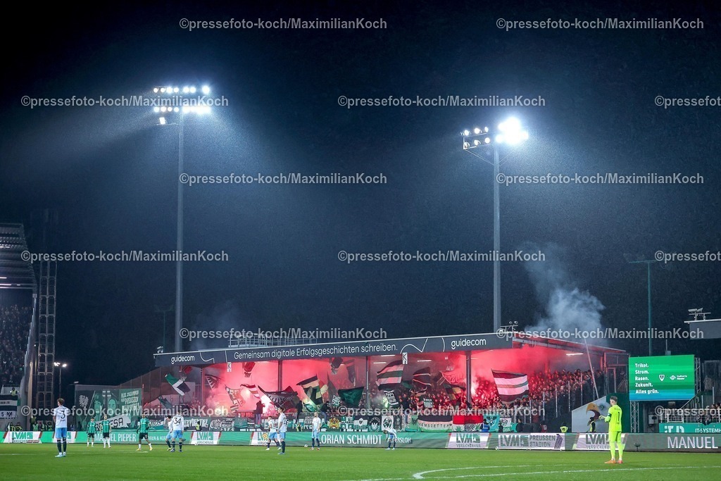 PRM06022601059 | 06.02.2026, Fußball, Preußen Münster - VfL Bochum, 2. Fußball Bundesliga,  Preußenstadion, 21.Spieltag, Saison 2025 2026: Die Ultras zünden Bengalisches Feuer Pyrotechnik im Gästeblock  DFB regulations prohibit any use of photographs as image sequences and or quasi-video.