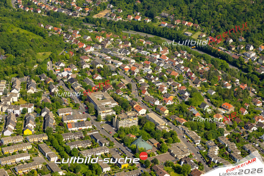 Das Luftbild zeigt Seeweg Höchberg - Die Luftaufnahme wurde 2023 vom UL-Flugzeug aus erstellt ( keine Drohne ) - Hochauflösende Luftaufnahme - Für grossformatige Ausdrucke geeignet. Die Geschenkidee !Mit Lizenz und Bildrechte bestellbar