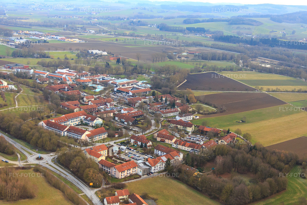 Luftbild: Brunnaderstraße mit Vitalhotel Bad Birnbach, Rehabilitationszentrum Klinik Rosenhof und Hotel Sonnenhof im Ortsteil Aunham in Bad Birnbach im Bundesland Bayern in Deutschland.Foto: IMG_085591.jpg vom 31.12.2015 durch Werner Riehm/FLY-FOTO.de4-Sterne Vitalhotel Bad Birnbach im RottalWWW.KLINIK-ROSENHOF.DEHotel Sonnenhof in Bad Birnbach