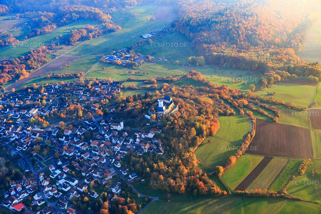 Luftbild: Dorfansicht aus Westen mit Veste Otzberg im Ortsteil Hering in Otzberg im Bundesland Hessen in Deutschland. Foto: IMG_085056.jpg vom 01.11.2015 durch Werner Riehm/FLY-FOTO.de