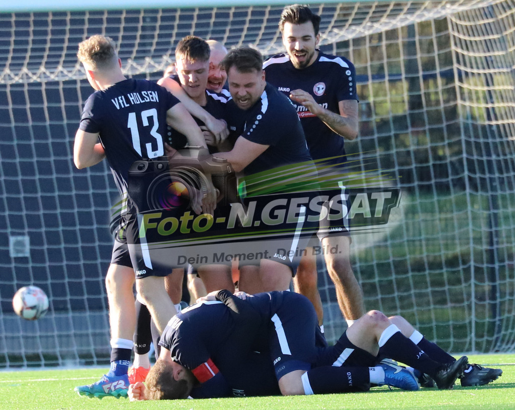 VfL Holsen - Bünder SV | Auf dem Bild zu sehen: Schwarz VfL Holsen: JubelVfL Holsen, Bünder SV, Saison 25/26, Kreisliga A, Deutschland - Realisiert mit Pictrs.com