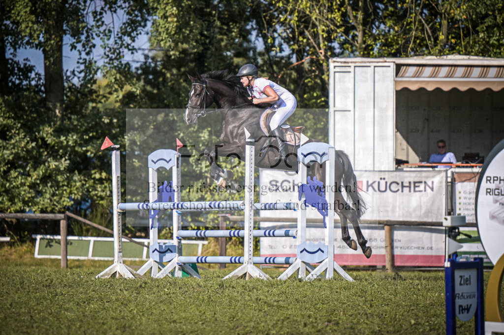 DOS_1228 | Entdecke hochwertige Reitturnierfotos von Foto Oger. Professionell, emotional und authentisch – jetzt Lieblingsmomente im Shop bestellen.Deutschlandweite Turnierfotografie. - Realisiert mit Pictrs.com