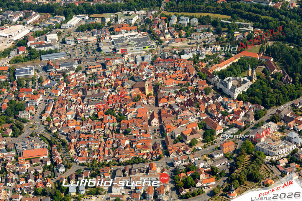 Das Luftbild zeigt : Stadtkern Bad Mergentheim - Die Luftaufnahme wurde 2023 vom UL-Flugzeug aus erstellt ( keine Drohne ) - Hochauflösende Luftaufnahme - Für grossformatige Ausdrucke geeignet. Die Geschenkidee !Mit Lizenz und Bildrechte bestellbar