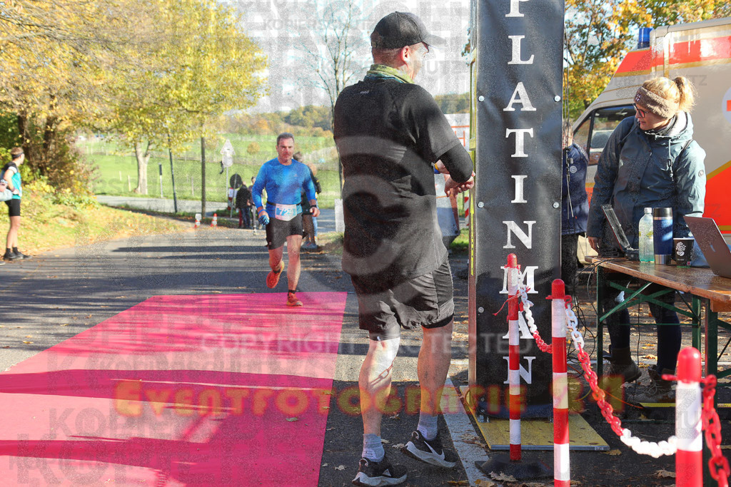 221113_1215_EX1_8732 | Sportfotografie im Rhein-Sieg Kreis, Köln, Bonn, NRW, Rheinland Pfalz, Hessen, etc. Unser Tätigkeitsfeld umfasst den Laufsport vom Volkslauf über den Marathon, Duathlon, Triathon bis zum Ultralauf wie Kölnpfad Ultra oder Schindertrail.