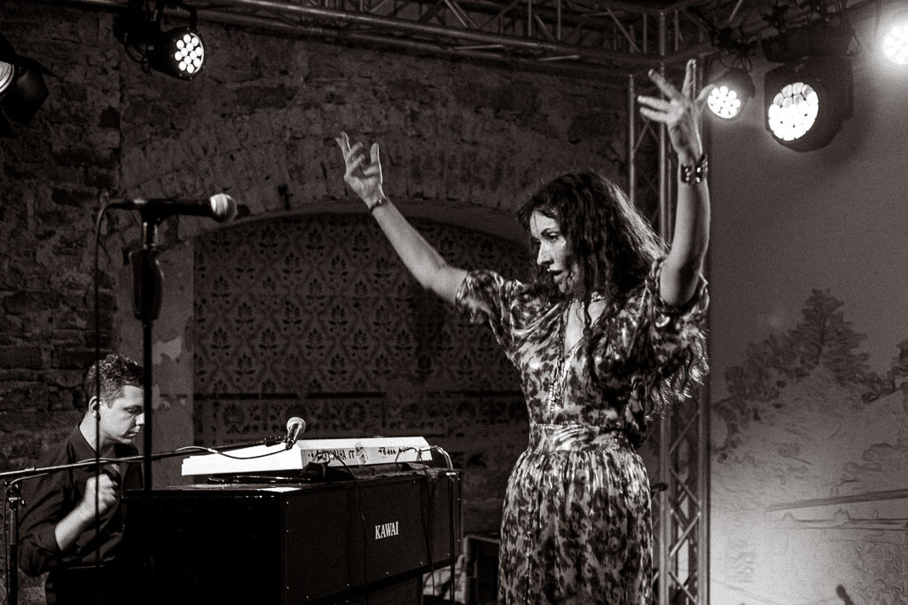 Maria Markesini Konzert | Maria Markesini meets Klazz Brothers im Forte Belvedere Leisnig zum Festival Hallo Leisnig 2022. - Realisiert mit Pictrs.com