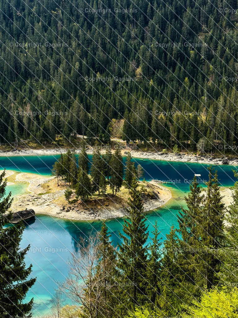 Caumasee | Entdecken Sie originelle Wandkunst auf Leinwand und Acrylglas sowie eine Vielzahl von Fotogeschenken und stockvideos in unserem Online-Shop. Dekorieren Sie Ihr Zuhause mit einzigartigen Kunstwerken und persönlichen Erinnerungen. Perfekt auch als Geschenk.