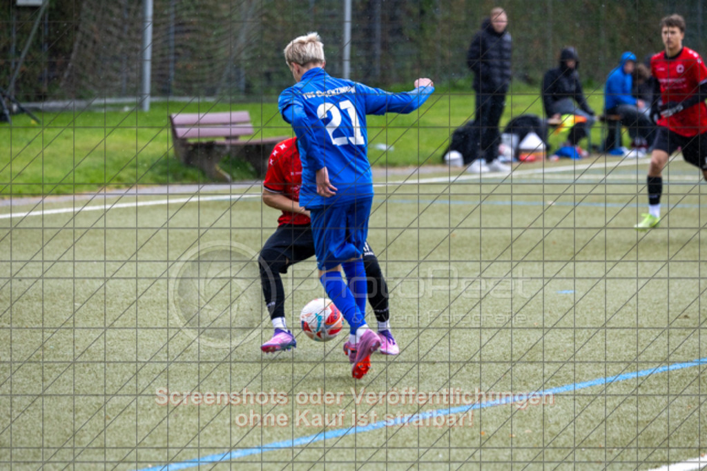 20251005_120013_0052 | #,1.Göppinger SV (rot) vs. TUS Ergenzingen (blau), Fussball, B-Junioren Leistungsstaffel Mitte, wfv, 03.Spieltag,  Saison 2025/2026, Kunstrasenplatz Süd, Hohenstaufenstr. 116, 73033 Göppingen, 05.10.2025 - 11:00 Uhr,Foto: PhotoPeet-Sportfotografie/Peter Harich