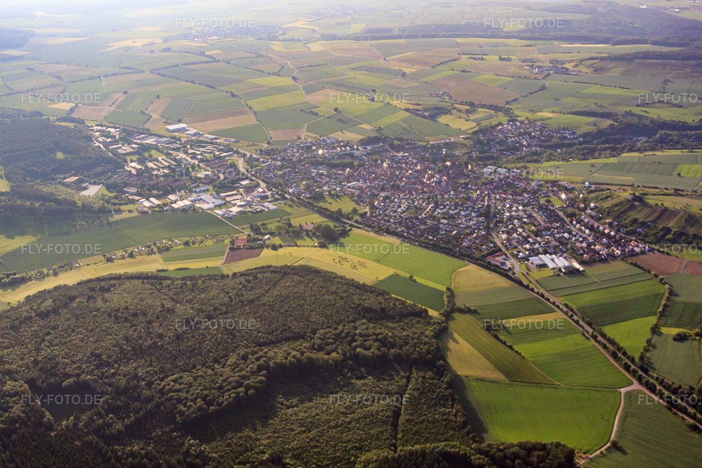 Luftbild: Dorf - Ansicht aus Südosten in Külsheim im Bundesland Baden-Württemberg in Deutschland. Foto: IMG_66264.jpg vom 30.05.2014 durch Werner Riehm/FLY-FOTO.de