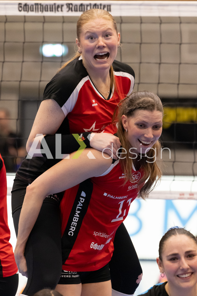 Volleyball I Frauen I Saison 2025-2026 I Volleyball NLA | Women I 1/2 Finals I  VC Kanti Schaffhausen - Sm'Aesch Pfeffingen I 22.03.2026 | 11 Kateřina Holásková (CZ) (VC Kanti Schaffhausen) – Mitte und 9 Jordan Lockwood (USA) (VC Kanti Schaffhausen) – Diagonal - Realisiert mit Pictrs.com