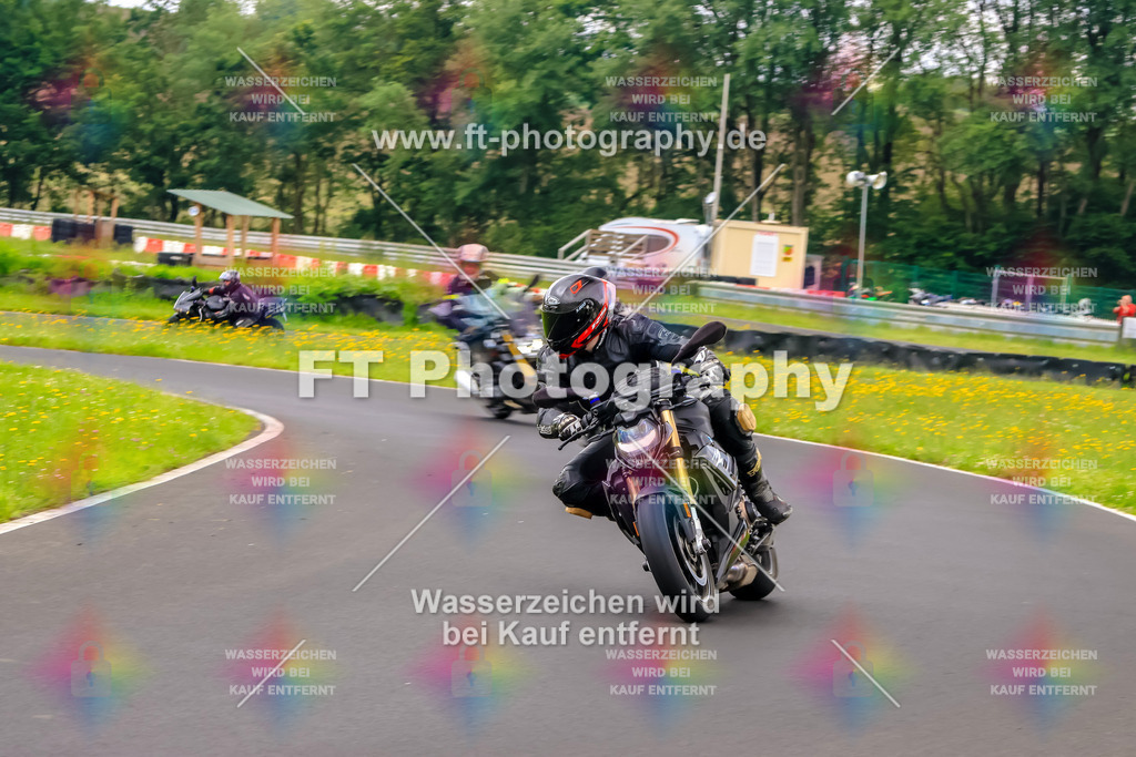VBK-7142 | Hier findet Ihr Bilder von Touristenfahrten auf der Nürburgring Nordschleife oder von anderen Veranstaltungen die ich besucht habe. Viel Spass beim Durch Schauen 