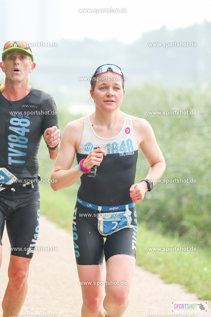 LUR_1160 | 34. M-net Erlanger Triathlon 2025 #erlangertriathlon  #mnettriathlon2025 #mnettriathlon #team #olympischedistanz #mitteldistanz #triathlon #maindonaukanal  #erlangertriathlon2025 #yourpictrs #tv1848 #tv1848erlangen  #triathlonbayern #sportinerlangen #demsportverbunden #sportshot_your_pictrs Copyright: www.sportshot.de