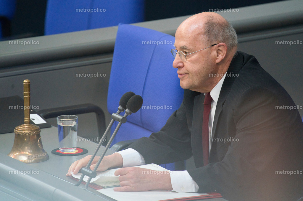 Gregor Gysi in seiner Rolle als Alterspräsident (5) | Metropolico