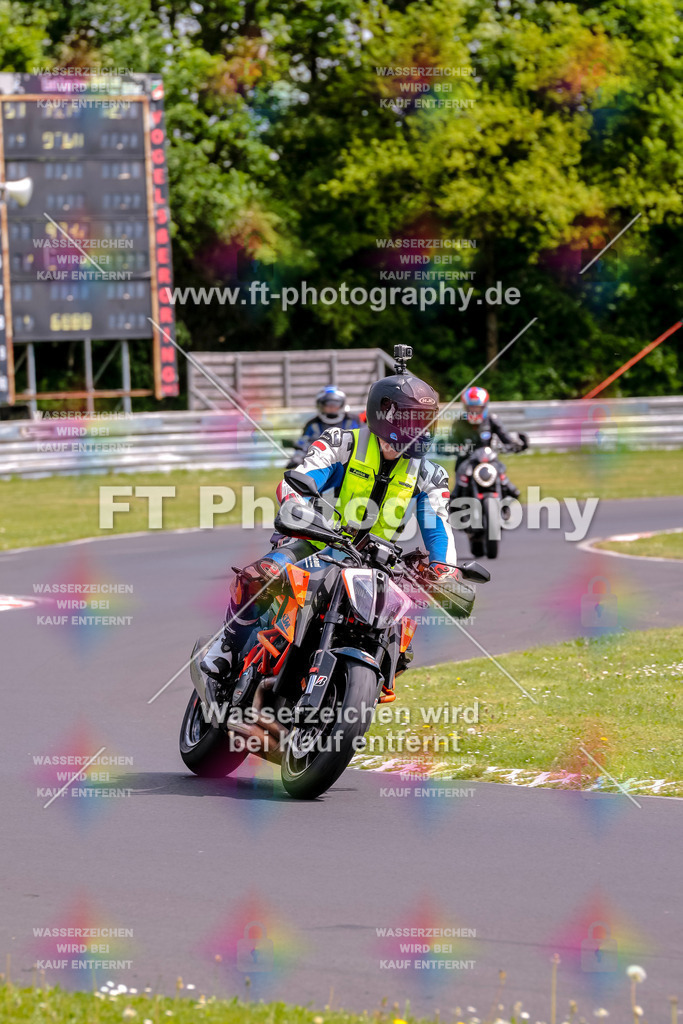 MotoTeamVBK-21040 | Hier findet Ihr Bilder von Touristenfahrten auf der Nürburgring Nordschleife oder von anderen Veranstaltungen die ich besucht habe. Viel Spass beim Durch Schauen 