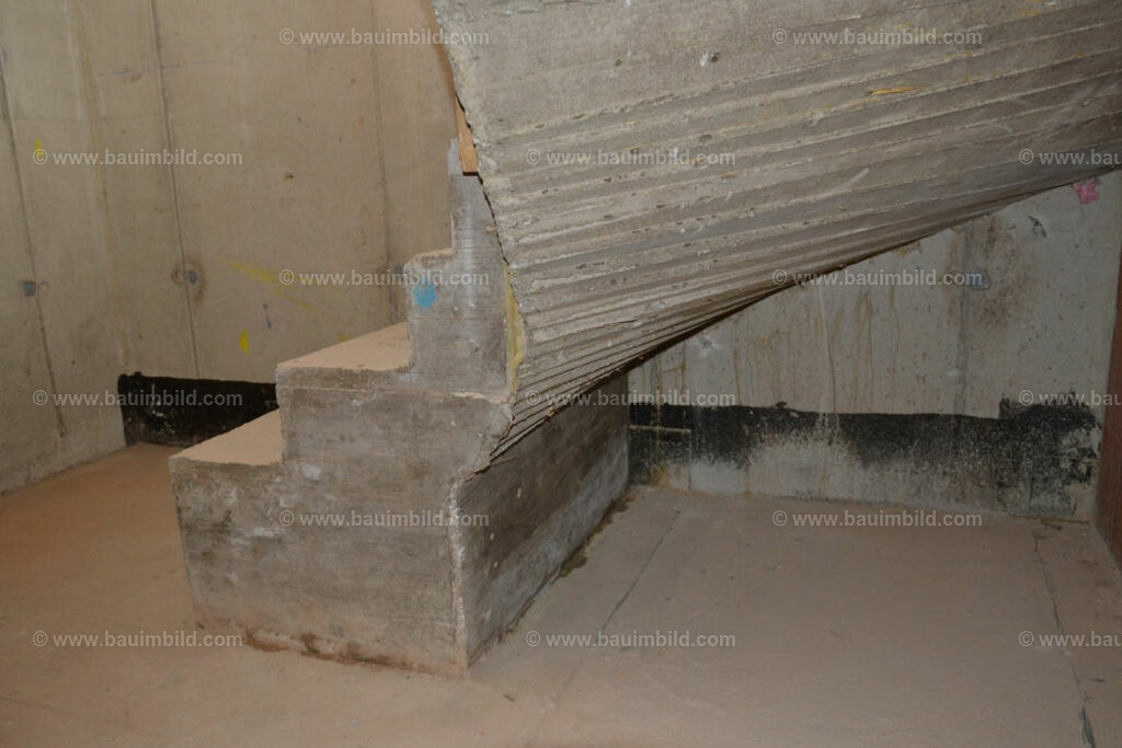 bib-lg04-betonarbeiten-treppen-0766 | Nach LV-Leistungsgruppen sortierte Detailfotos über den Bau eines Hauses. Alle Hausbau-Bilder direkt vom Urheber und Autor der Website Haus-Selber-Bauen.com