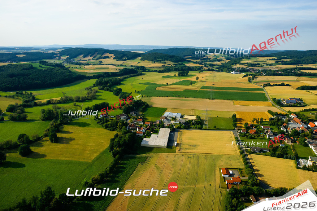 Die Luftaufnahme Mannsgereuth - Redwitz wurde vom UL-Flugzeug (keine Drohne) aus fotografiert.Hohe Druck- Auflösung-die Geschenkidee!