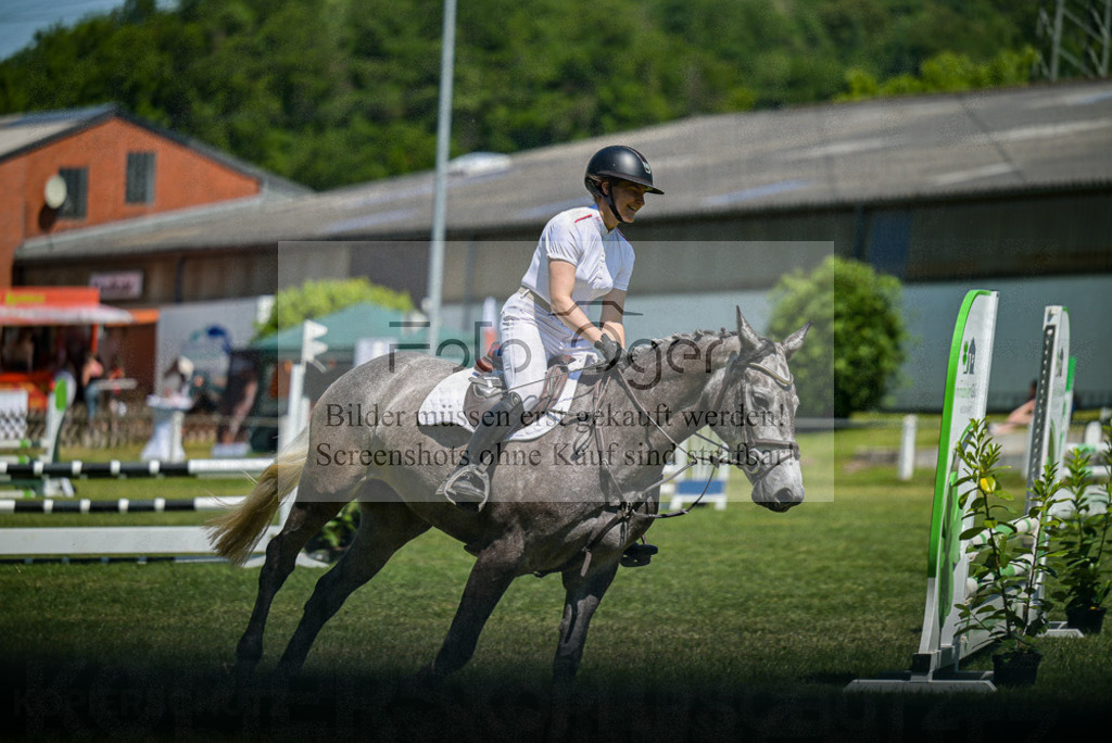 Reitturnier Voxtrup | Entdecke hochwertige Reitturnierfotos von Foto Oger. Professionell, emotional und authentisch – jetzt Lieblingsmomente im Shop bestellen.Deutschlandweite Turnierfotografie. - Realisiert mit Pictrs.com