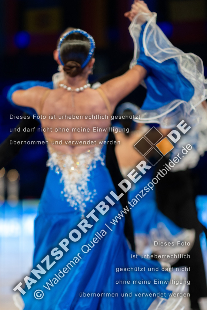 20251206-05427 | Hier finden Sie Tanz Bilder vom Latein und Standard Formationen tanzen. Sportbilder vom Tanzsport. Schöne Fotos und von Weltmeisterschaft, Europameisterschaft, Bundesliga, Regionalliga, Oberliga und Landesliga sowie von GOC Stuttgart, DanceComp, WM Bremen