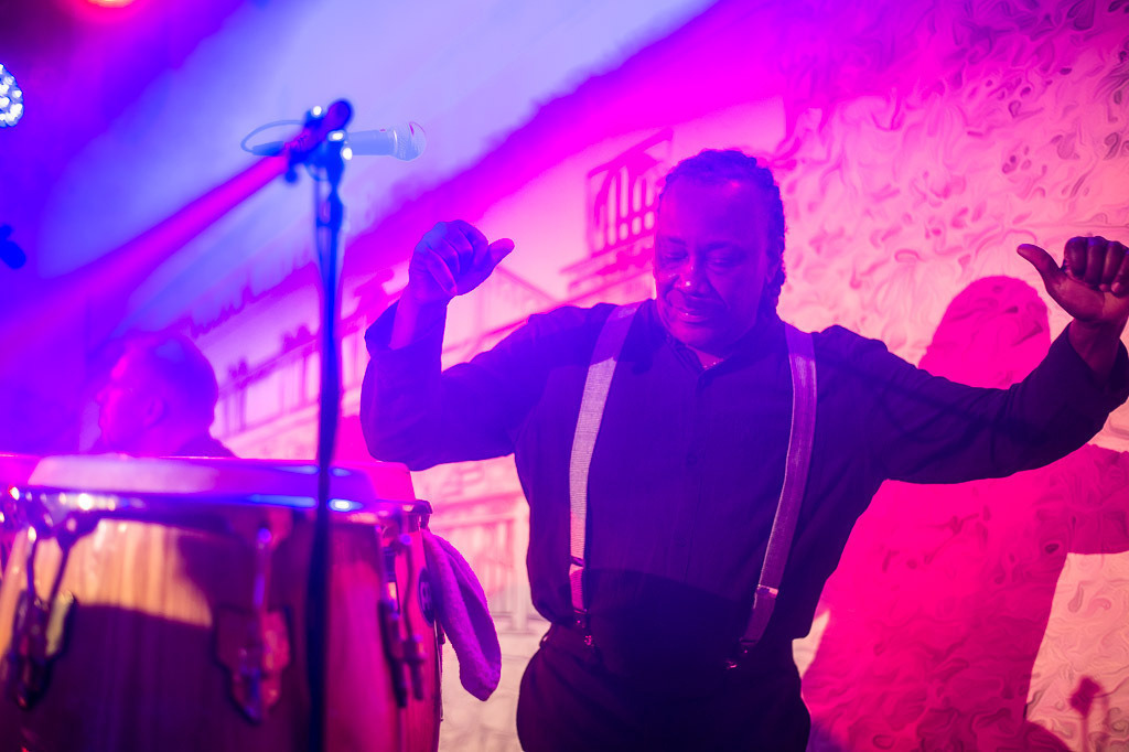 Tango meets Cuba | Tango meets Cuba mit den Klazz Brothers & Cuba Percussion im Forte Belvedere Leisnig zum Festival Hallo Leisnig 2022. - Realisiert mit Pictrs.com