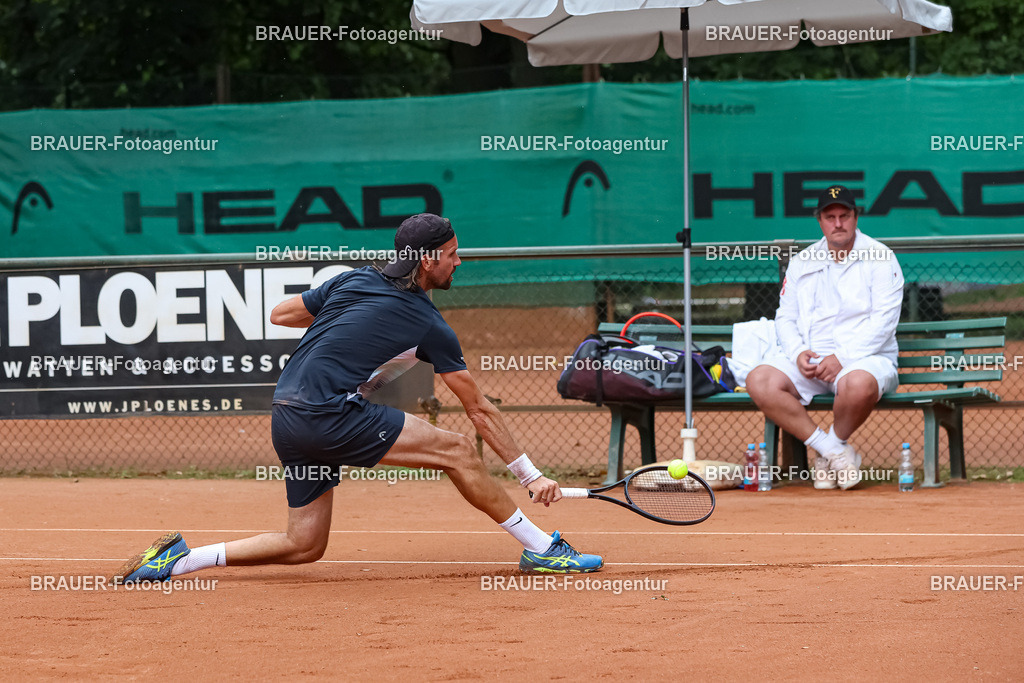 HTC Blau-Weiß Krefeld - LTTC Rot-Weiß Berlin  | Krefeld, Deutschland 21.07.2023, Gero Kretschmer (HTC Blau-Weiß Krefeld) gegen Nino Ehrenschneider (LTTC Rot-Weiss Berlin) ,

bei der 2. Tennis Bundesliga Nord Begegnung zwischen HTC Blau-Weiß Krefeld und LTTC Rot-Weiß Berlin am 21.07.2023 in Krefeld.

(Foto: BRAUER-Fotoagentur)
 
