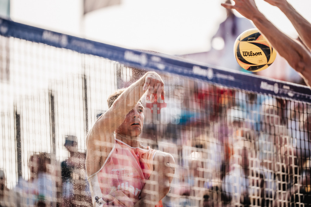 Beachvolleyball | Männer | Allianz German Beach Tour 2025 | Tourstop Bremen | 14.06.2025 | Daniel Kirchner beim Angriff