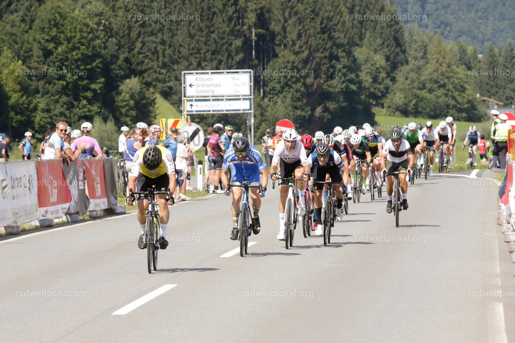 998_20230817_Bewerb_Maenner_Muehlanger | AUT - OESTERREICH, 2023-08-16: SPORT RENNRAD-FAHREN - 55. INTERNATIONALER RADWELTPOKAL IN ST. JOHANN IN TIROL  - Vintage-Radrennen mit WM-Bronze-Medaillen-Siegerin Christina Schweinberger, den Teilnehmer und Alexander Baumann (vom Orginastions-Team) - TAG 2 BEWERB MAENNER IN SECHS GRUPPEN  ; Foto: Roland Muehlanger