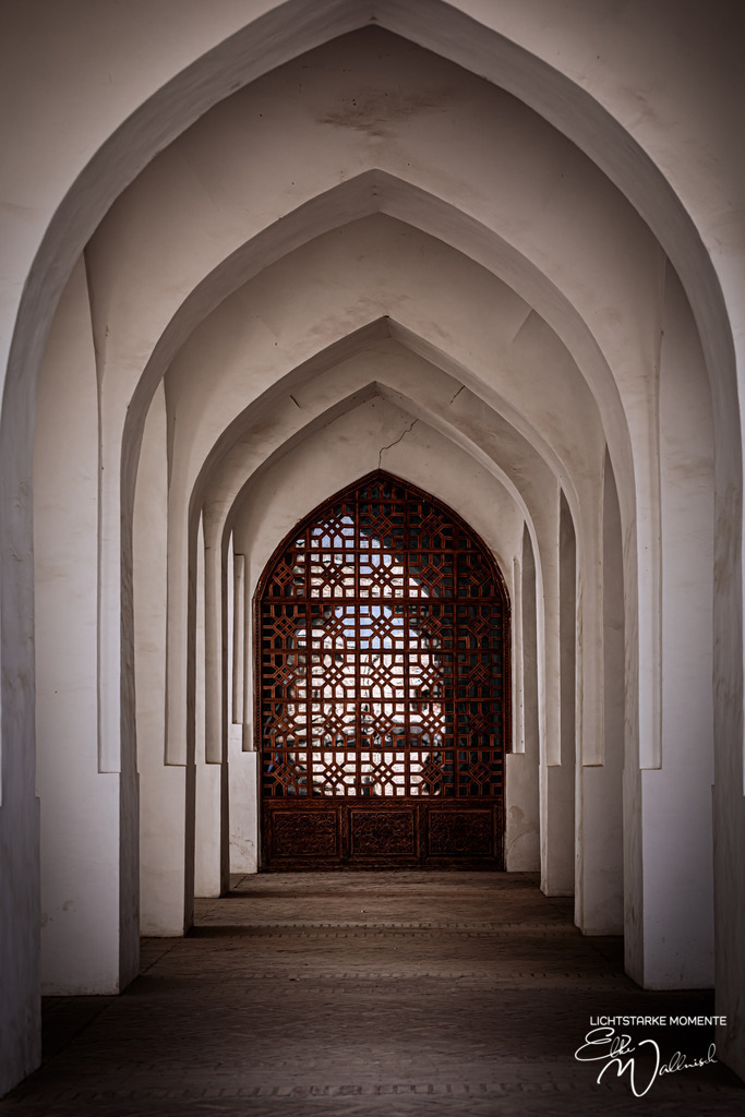 Mausoleum of Sheikh Shamseddin Kulyal, Sharisabz | Herzlich willkommen auf meiner Seite! Ich bin Elke Wallnisch, Deine Fotografin für lichtstarke Momente. Der Name steht für alles, was mich mit der Fotografie verbindet: Das Licht und seine machtvolle Wirkung auf eine Situation oder unsere Stimmung - Realisiert mit Pictrs.com