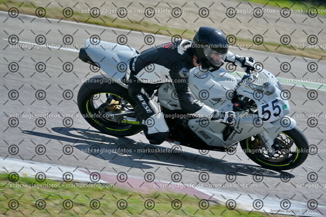 26BT02-1069 | markuskiefer.com - Realisiert mit Pictrs.com