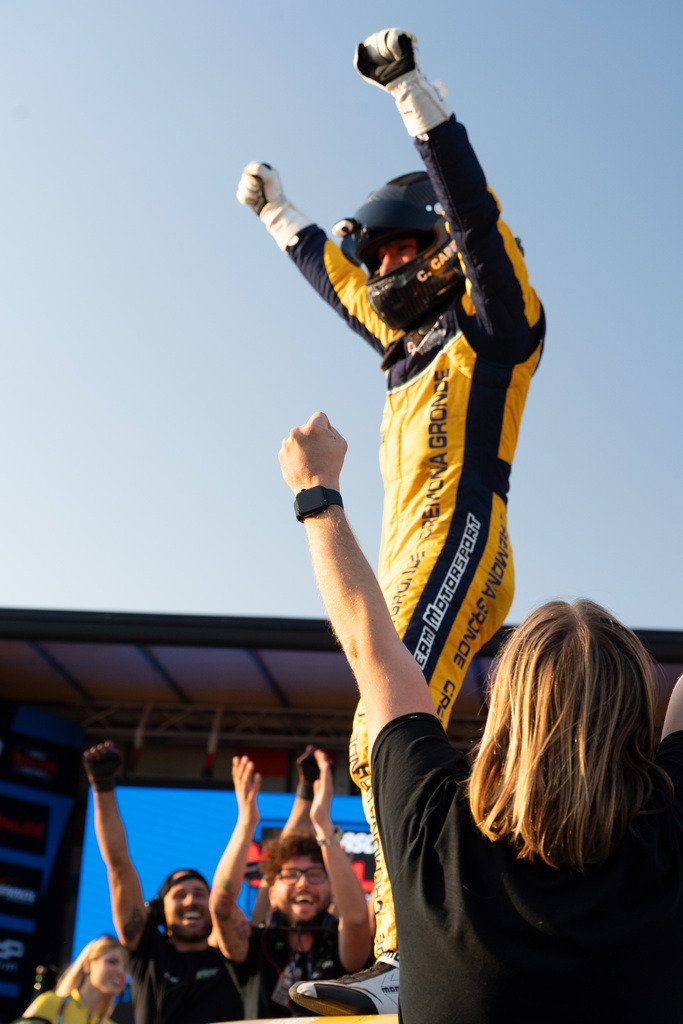 _DSC1983 | Exklusive Motorsport-Fotografie aus Leipzig von TXO Media – für Rennfahrer, Teams & Sponsoren. Sausemuth liefert starke Bilder, die Emotion zeigen. Jetzt buchen & glänzen! - Realisiert mit Pictrs.com