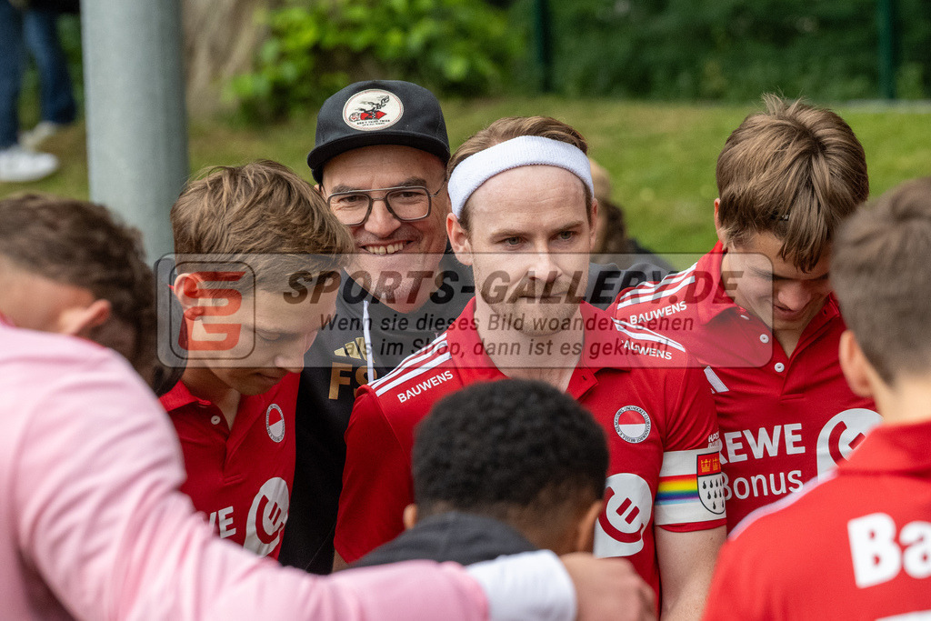 SFE_20250524_0005 | Köln, Deutschland, 24.05.2025:  Hockey 1. Bundesliga Herren Rot-Weiss Köln - Mannheimer THC im KTHC Stadion Rot-Weiss Köln Tennis and Hockey Club am 24.05.2025 in Köln, Deutschland. (Foto von Stephan Fehrmann)Köln, Germany, 24.05.2025: Hockey 1. Bundesliga Herren Rot-Weiss Köln - Mannheimer THC in KTHC Stadion Rot-Weiss Köln Tennis and Hockey Club at 24.05.2025 in Köln, Deutschland. (Foto from Stephan Fehrmann)