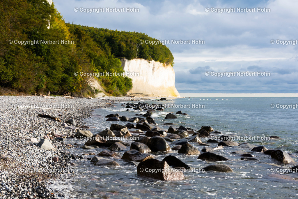 Reisefotografie - Deutschland - Rügen | Kreidefelsenkueste bei Sassnitz auf Ruegen. - Realisiert mit Pictrs.com