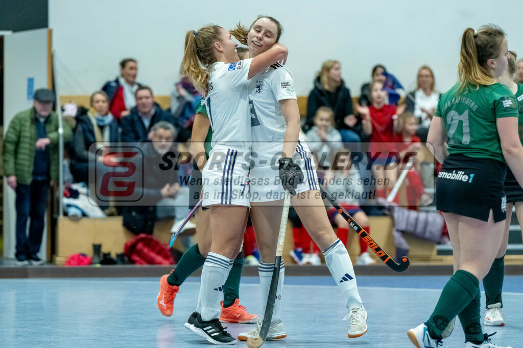 HK_20240113_107933 | 1. Bundesliga Damen Düsseldorfer HC - Club Raffelberg am 13.1.2024 DHC Halle, Düsseldorf , Mabel Brands ( Düsseldorfer HC #7 ) , Elisa Gräve ( Düsseldorfer HC #26 )