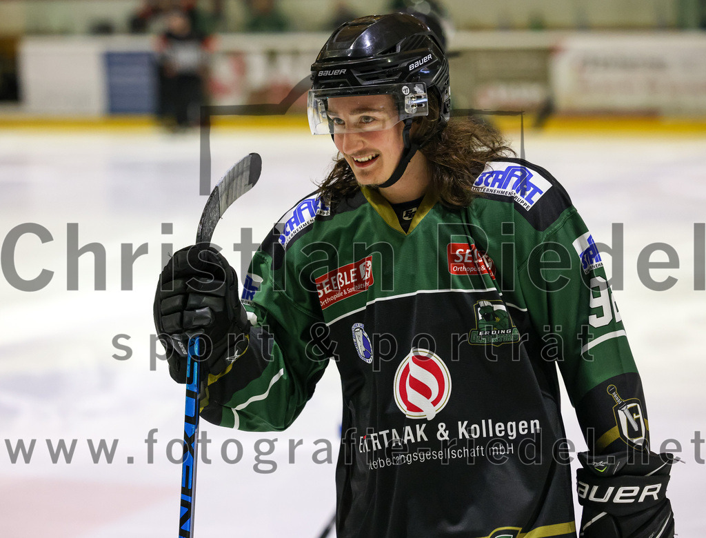 2023-03-03_007_TSV_Erding_gegen_ESC_Kempten | Erding, Deutschland, 03.03.2023:
Eishockey, Bayernliga Playoffs 2022 / 2023, Viertelfinale, TSV Erding gegen ESC Kempten, Endergebnis: 9:3

Marius von Friderici-Steinmann (Erding Gladiators, #92)

Foto: Christian Riedel / fotografie-riedel.net